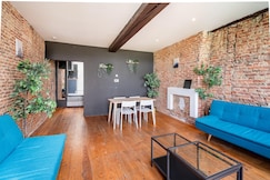 Riverfront Apartment for 9-Guests, Antwerp